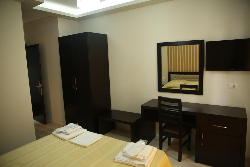 Hotel Pogradeci Habitación foto