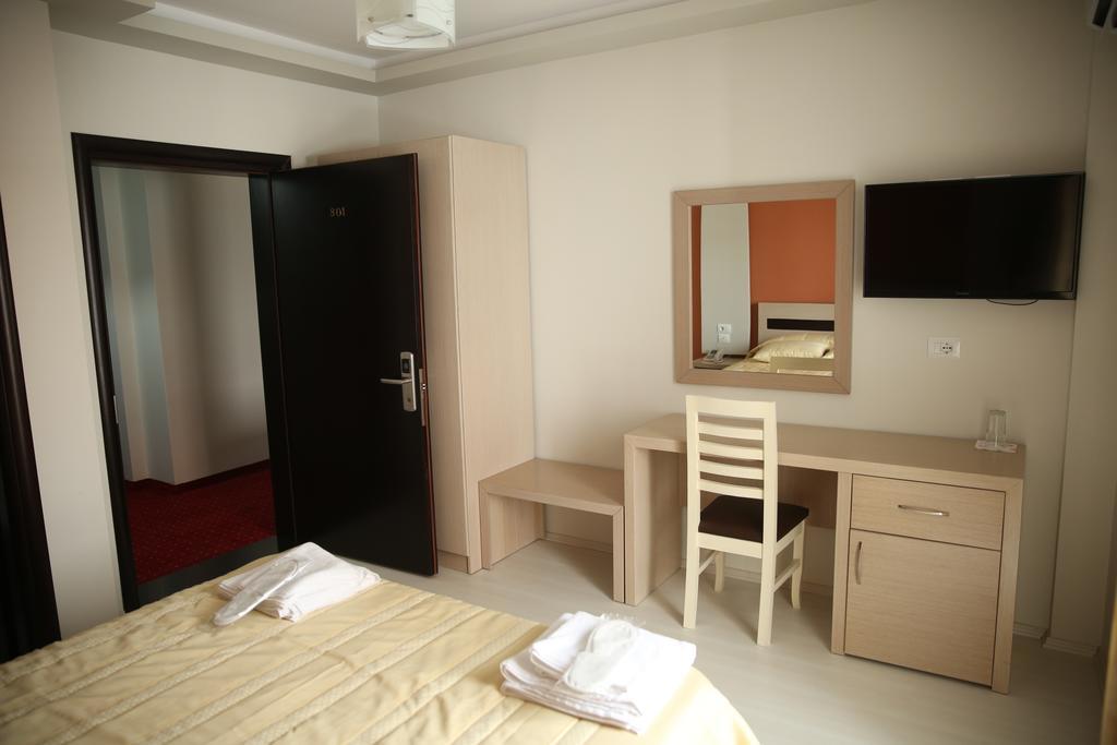 Hotel Pogradeci Habitación foto