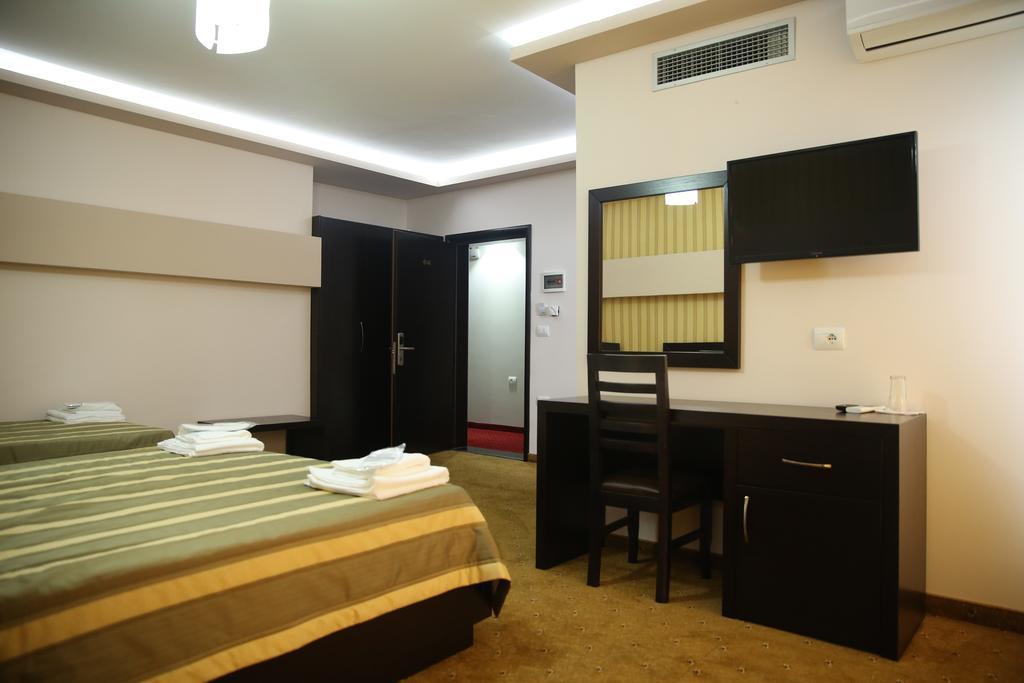 Hotel Pogradeci Habitación foto